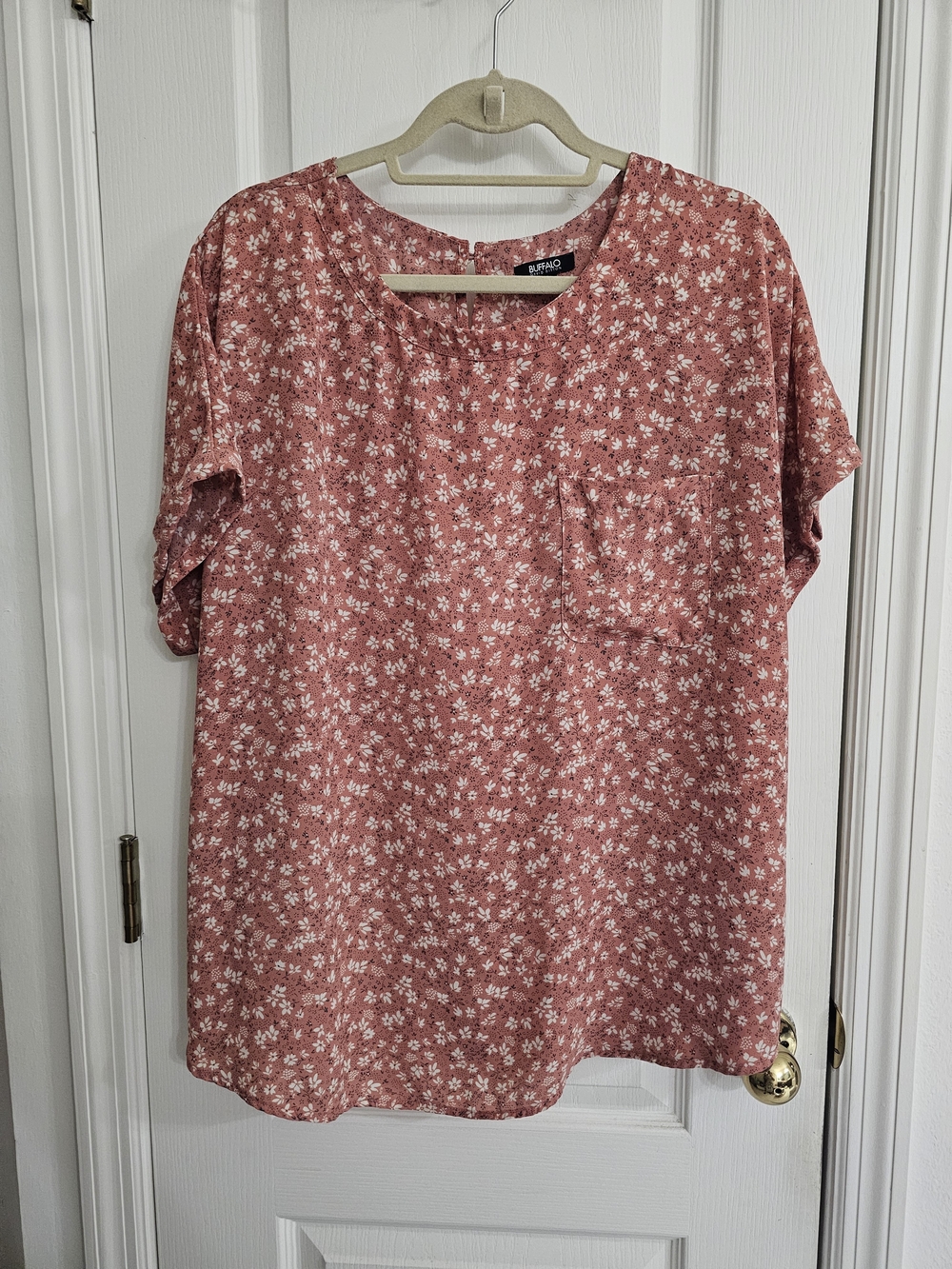 Buffalo David Bitton Rose-Mauve Floral Short Sleeve Pocket Tee